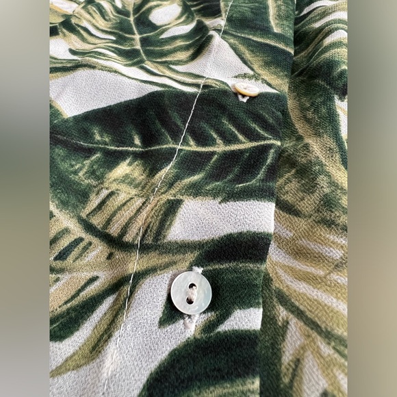 H&M Green Leaf Sheer Collared Sleeveless Button-Up Blouse - Size 8 - Picture 4 of 13